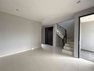 Rumah 2 Lantai Dekat Grandwisata Cluster Beverly Kota Legenda Bekasi