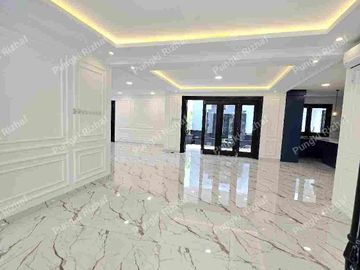 Dijual Rumah 
AMERICAN CLASSIC
Bintaro Jaya
Sektor 8