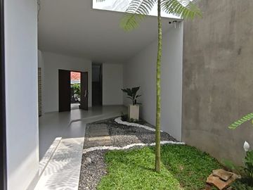 Dijual Rumah Baru Siap Huni  Di Kemang Timur Jakarta Selatan