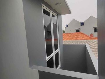 RUMAH  2  LANTAI  HARGA 550JUTA   NEGO
