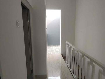 RUMAH  2  LANTAI  HARGA 550JUTA   NEGO