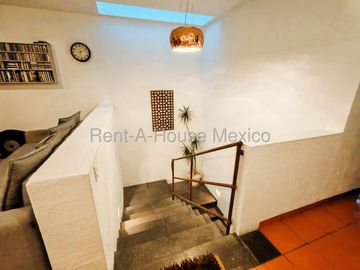 Real de Juriquilla, VENTA. Casa con sala de TV, family room, cuarto de servicio, 5 recámaras