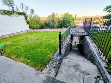 Real de Juriquilla, VENTA. Casa con sala de TV, family room, cuarto de servicio, 5 recámaras