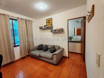 Real de Juriquilla, VENTA. Casa con sala de TV, family room, cuarto de servicio, 5 recámaras