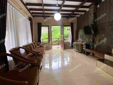 Dijual Villa Istana Bunga dekat Dusun Bambu Lembang