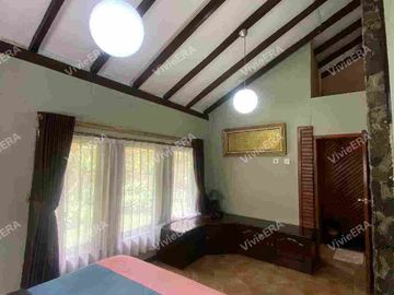 Dijual Villa Istana Bunga dekat Dusun Bambu Lembang