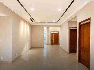 Dijual Cepat Rumah Hunian dengan Desain Modern dan Lokasi Strategis di Kencana Loka BSD Tangsel, St