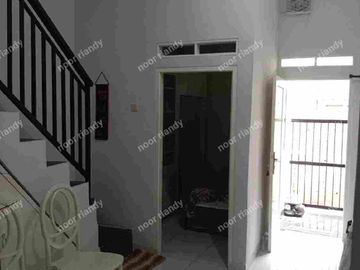 DI JUAL RUMAH MURAH BAGUS 2 LANTAI AKSES MOTOR DI CONDET BATU AMPAR JAKTIM