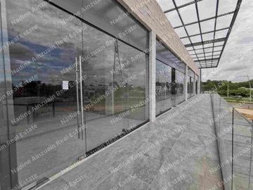 LOCAL COMERCIAL EN RENTA, UBICADO EN PLAZA COMERCIAL SOBRE AVENIDA HUAYACAN, CANCÚN, QUINTANA ROO.