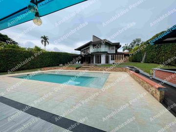 Finca Familiar con Piscina y  Zonas Verdes