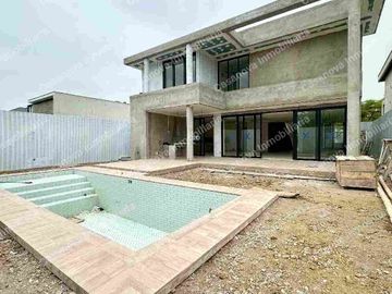 Venta de hermosa casa en Isla Mocoli. Península