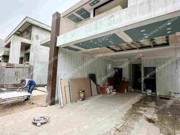 Venta de hermosa casa en Isla Mocoli. Península