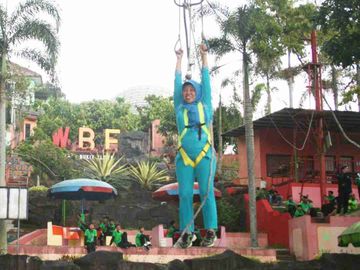DIJUAL TEMPAT WISATA LENGKAP VILLA DAN KEBUN DURIAN BUKIT FLORA RAYA PASURUAN NEGO SAMPAI DEAL