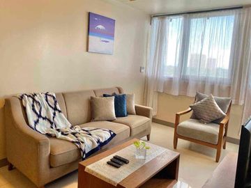 2BR w/ balcony condo for rent Mactan Newtown