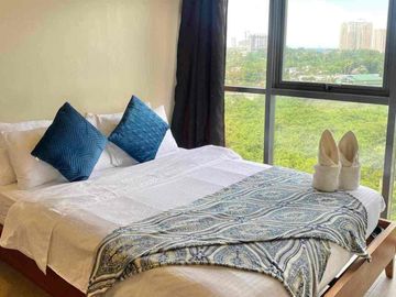 2BR w/ balcony condo for rent Mactan Newtown