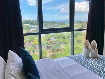 2BR w/ balcony condo for rent Mactan Newtown