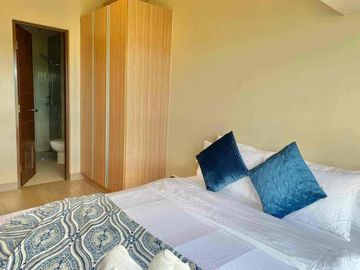 2BR w/ balcony condo for rent Mactan Newtown