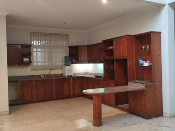 Rumah Mewah Luas dengan Kolam Renang di Permata Hijau, Jakarta Selatan – SHM, Siap Huni
