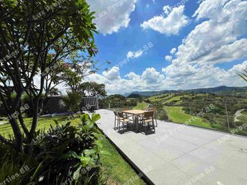 LUXURY VILLA WITH AN AMAZING GOLF VIEW FOR SALE/LEASE IN CLARK PAMPANGA