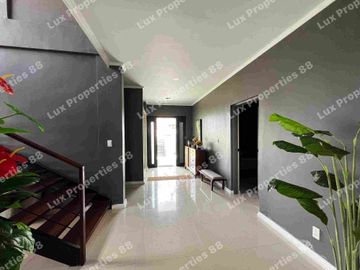 LUXURY VILLA WITH AN AMAZING GOLF VIEW FOR SALE/LEASE IN CLARK PAMPANGA