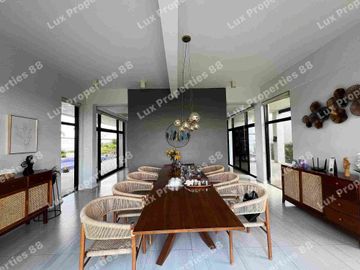 LUXURY VILLA WITH AN AMAZING GOLF VIEW FOR SALE/LEASE IN CLARK PAMPANGA