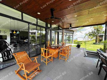 LUXURY VILLA WITH AN AMAZING GOLF VIEW FOR SALE/LEASE IN CLARK PAMPANGA