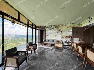LUXURY VILLA WITH AN AMAZING GOLF VIEW FOR SALE/LEASE IN CLARK PAMPANGA