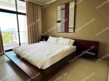 LUXURY VILLA WITH AN AMAZING GOLF VIEW FOR SALE/LEASE IN CLARK PAMPANGA