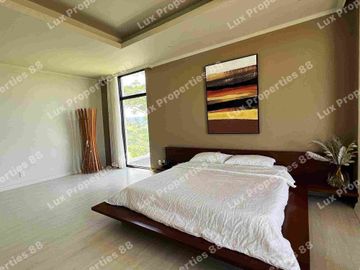 LUXURY VILLA WITH AN AMAZING GOLF VIEW FOR SALE/LEASE IN CLARK PAMPANGA