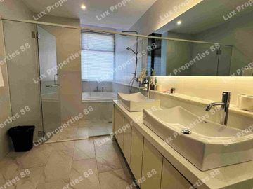 LUXURY VILLA WITH AN AMAZING GOLF VIEW FOR SALE/LEASE IN CLARK PAMPANGA