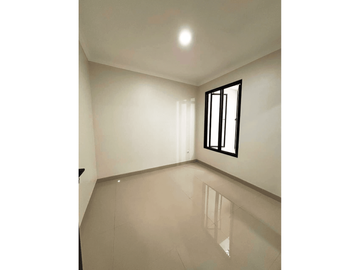 Y386 Rumah Baru 3 Lantai Mewah Modern Rawamangun Jakarta Timur