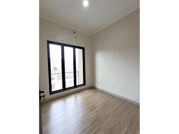 Y386 Rumah Baru 3 Lantai Mewah Modern Rawamangun Jakarta Timur
