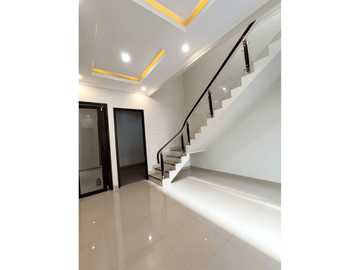 Y386 Rumah Baru 3 Lantai Mewah Modern Rawamangun Jakarta Timur
