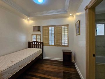 Spacious Family House Offering Relaxing and Cheerful Lifestyle