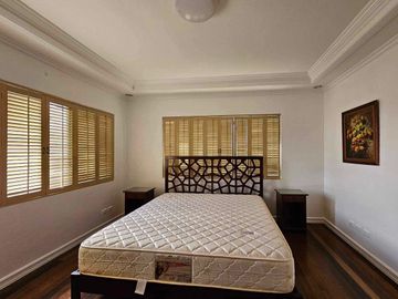 Spacious Family House Offering Relaxing and Cheerful Lifestyle