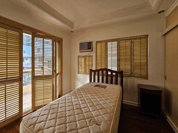 Spacious Family House Offering Relaxing and Cheerful Lifestyle