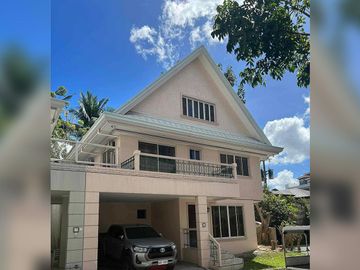 Spacious Family House Offering Relaxing and Cheerful Lifestyle