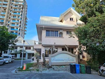 Spacious Family House Offering Relaxing and Cheerful Lifestyle