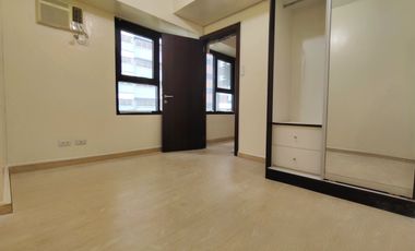 The Fort Residences BGC 42 sqm 1 bedroom semi furnished unit P30k only for rent