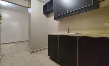 The Fort Residences BGC 42 sqm 1 bedroom semi furnished unit P30k only for rent