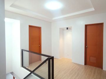Modern Townhouse for Sale in BF Resort Village Las pinas 4 Bedrooms