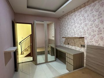 RUMAH 2 LANTAI MINIMALIS DI SIWALANKERTO PERMAI DEKAT KAMPUS PETRA
