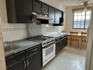 CASA EN VENTA EN VILLA LOS PINOS, MONTERREY ZONA CONTRY  A 5 MIN DEL TEC.