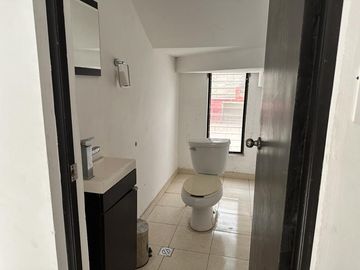 CASA EN VENTA EN VILLA LOS PINOS, MONTERREY ZONA CONTRY  A 5 MIN DEL TEC.