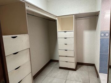 CASA EN VENTA EN VILLA LOS PINOS, MONTERREY ZONA CONTRY  A 5 MIN DEL TEC.