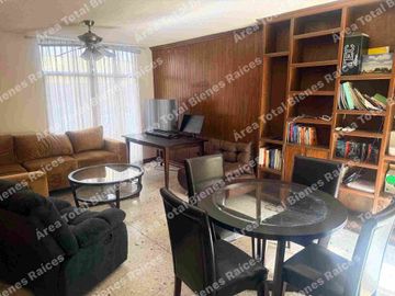EN VENTA CASA DE 4 RECÁMARAS CON POTENCIAL DE CRECIMIENTO. UBICADA EN VILLA LOS PINOS, CERCA TEC DE MONTERREY