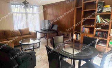 EN VENTA CASA DE 4 RECÁMARAS CON POTENCIAL DE CRECIMIENTO. UBICADA EN VILLA LOS PINOS, CERCA TEC DE MONTERREY