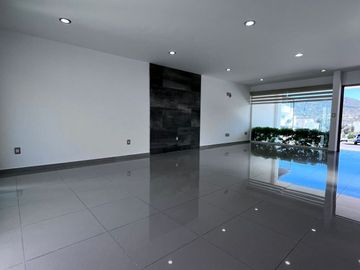 VENTA CASA AMPLIA EN COLINAS DE JURIQUILLA CON 4 RECÁMARAS Y OFICINA