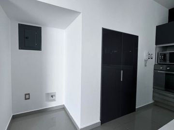 VENTA CASA AMPLIA EN COLINAS DE JURIQUILLA CON 4 RECÁMARAS Y OFICINA