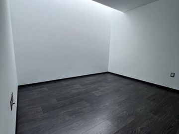 VENTA CASA AMPLIA EN COLINAS DE JURIQUILLA CON 4 RECÁMARAS Y OFICINA